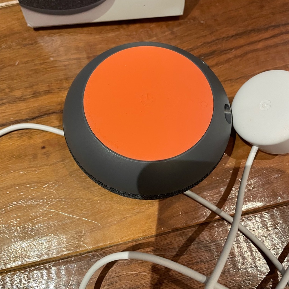 Google Home Mini - Picture 3 of 4